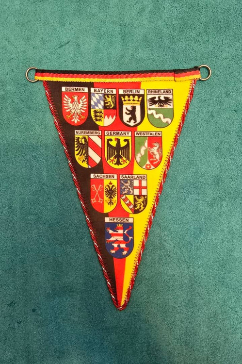 نمای پشت پرچم