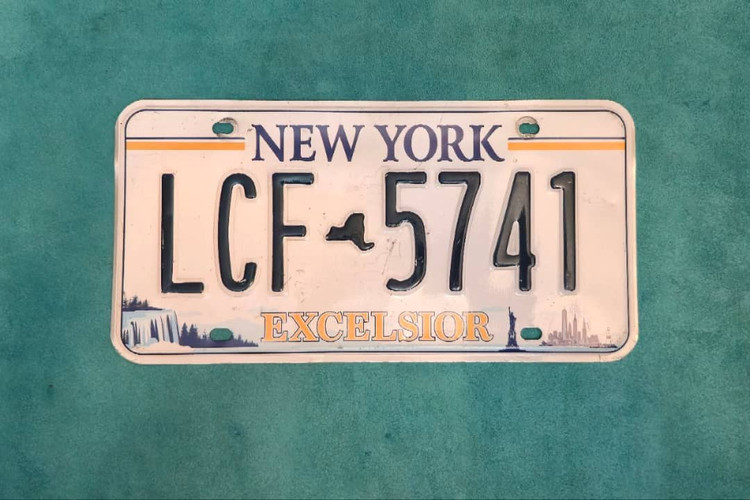پلاک تزئینی خودرو نیویورک
