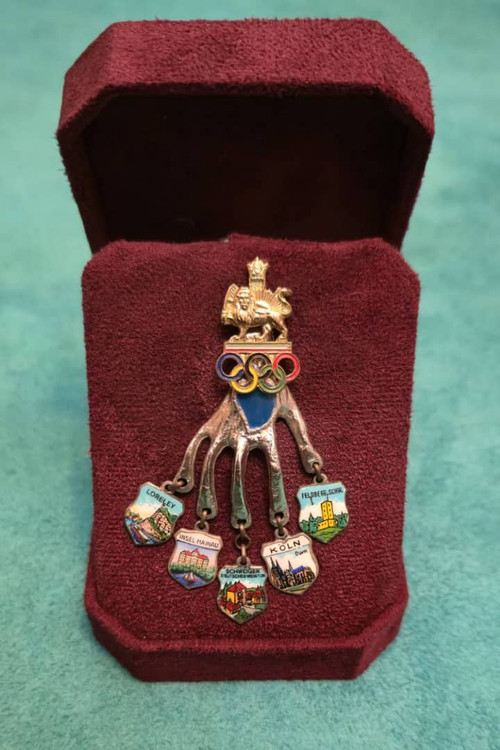 آویز پنجه به همراه 5 آرم نقره میناکاری و آرم المپیک