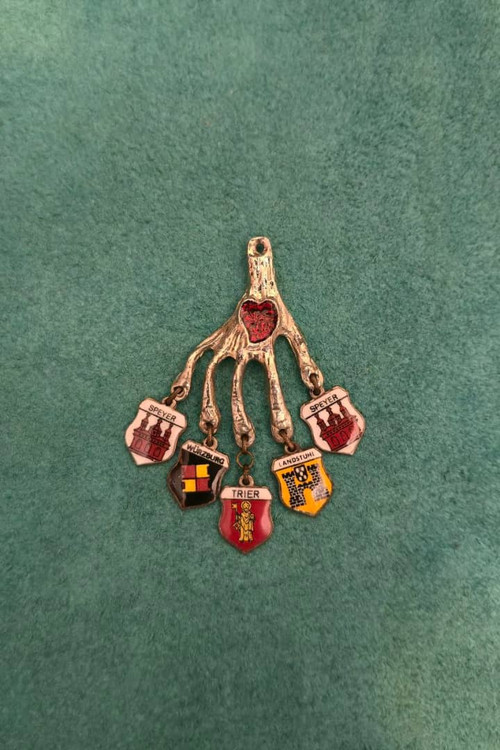 آویز پنجه به همراه 5 آرم نقره میناکاری