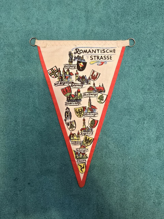 نمای پشت آویز پرچم سه گوش دو رو اصل آنتیک و کلکسیونی