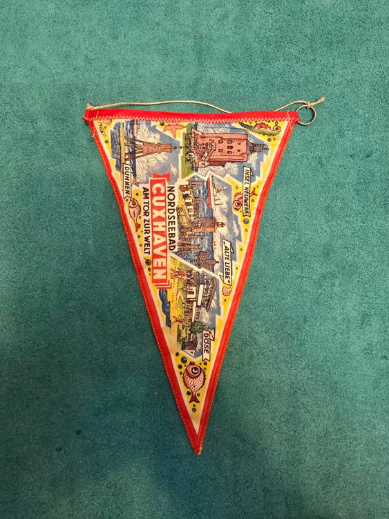 نمای پشت پرچم سه گوش دو رو اصل آنتیک و کلکسیونی