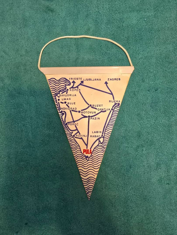 نمای پشت پرچم سه گوش دو رو اصل آنتیک و کلکسیونی