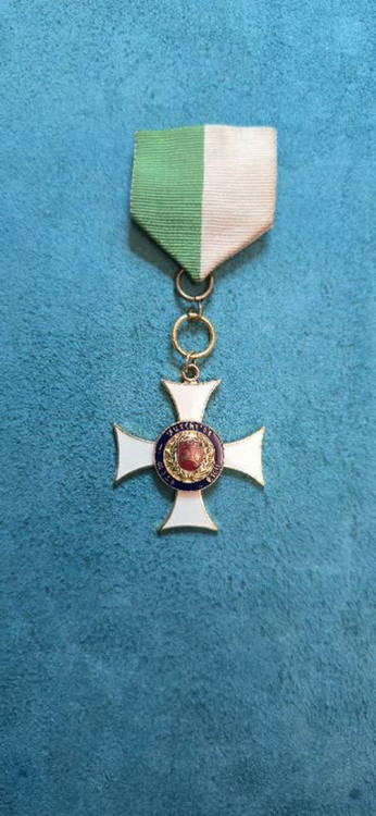 نمای روی مدال صلیب آلمانی تمام مینا اصلی و آکبند