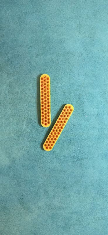 نمای روی شبرنگ انگشتی اتریشی اصل با پلیمر زرد با نگین قرمز