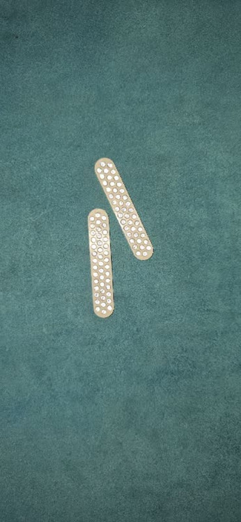 نمای پشت شبرنگ انگشتی سفید اتریشی اصل با پلیمر سفید و نگین سفید