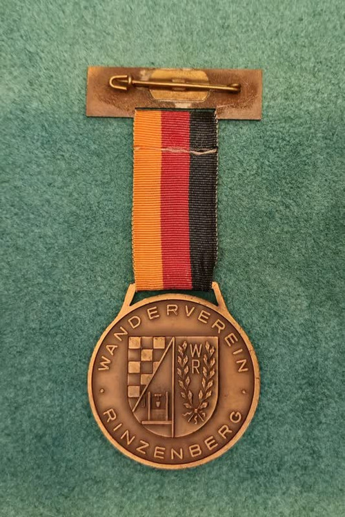 نمای پشت مدال آلمانی Apollo 16 سال 1973