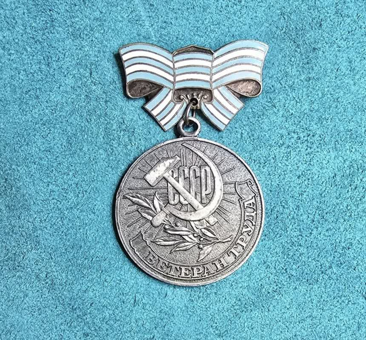 مدال کلکسیونی قدیمی اوریجینال شوروی با پاپیون نقره