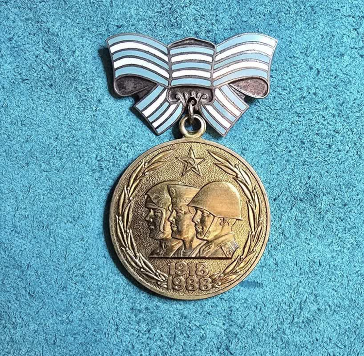 مدال کلکسیونی قدیمی اوریجینال شوروی با پاپیون نقره سال 1988-1918