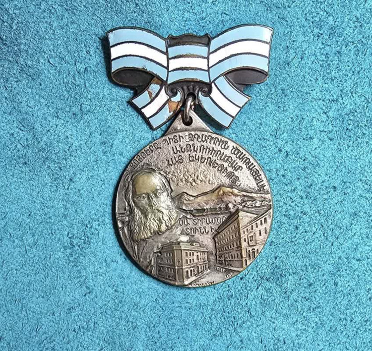 مدال کلکسیونی قدیمی اوریجینال شوروی با پاپیون نقره