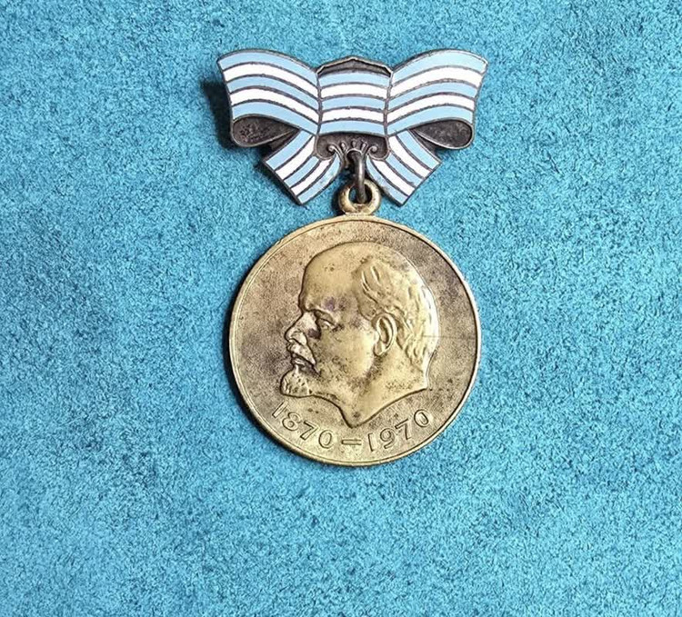 مدال کلکسیونی قدیمی اوریجینال شوروی با پاپیون نقره سال 1970- 1870