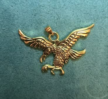 آویز عقاب طلایی