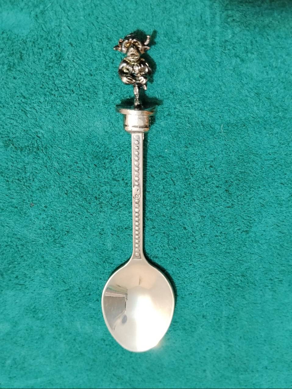 قاشق دکوری آنتیک با دسته مجسمهای و طراحی کلاسیک قاشق دکوری آنتیک با دسته مجسمهای و طراحی کلاسیک