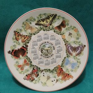 بشقاب کلکسیونی وجوود مدل Calendar Plate 1969 طرح پروانه