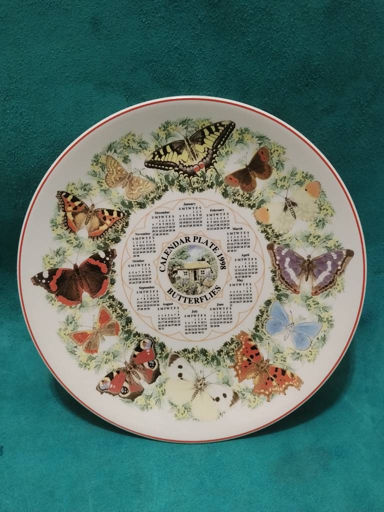 بشقاب کلکسیونی وجوود مدل Calendar Plate 1969 طرح پروانه بشقاب کلکسیونی وجوود مدل Calendar Plate 1969 طرح پروانه