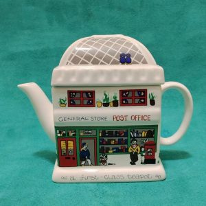 قوری کلکسیونی انگلیسی وینتیج wade england طرح فروشگاه و اداره پست